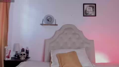 aliice_walker_ online show from 09.15.25