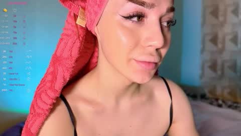 Snapshot of alina_39 chatting on 12.21.25 alina_39 online show from 12.21.25