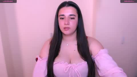 Snapshot of alinaasti_ chatting on 06.26.26 Alina online show from 06.26.26