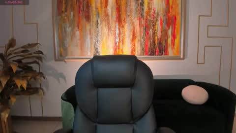 Snapshot of alinakravitz_ chatting on 11.14.25 alinakravitz_ online show from 11.14.25