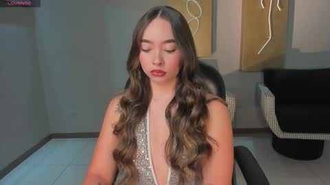 Snapshot of alinakravitz_ chatting on 11.19.25 alinakravitz_ online show from 11.19.25