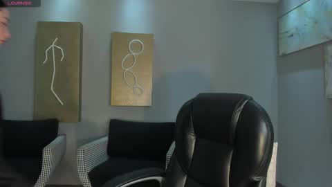 Snapshot of alinakravitz_ chatting on 11.21.25 alinakravitz_ online show from 11.21.25