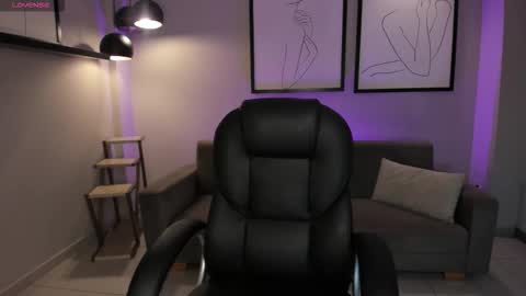 Snapshot of alinakravitz_ chatting on 12.02.25 alinakravitz_ online show from 12.02.25