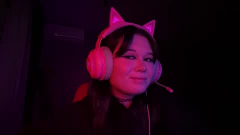 Snapshot of alinalovelove chatting on 04.15.26 Alina online show from 04.15.26