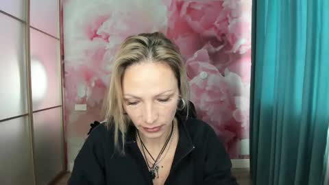 AlinaMoor online show from 10.21.25