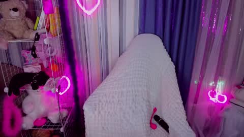 Snapshot of alinaocean chatting on 04.21.26 alinaocean online show from 04.21.26