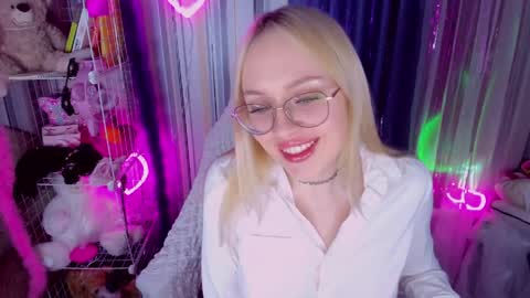 Snapshot of alinaocean chatting on 04.22.26 alinaocean online show from 04.22.26