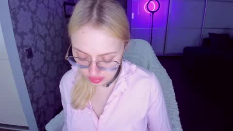 Snapshot of alinaocean chatting on 05.15.26 alinaocean online show from 05.15.26