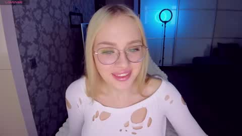 Snapshot of alinaocean chatting on 05.17.26 alinaocean online show from 05.17.26