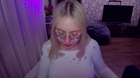 Snapshot of alinaocean chatting on 05.25.26 alinaocean online show from 05.25.26