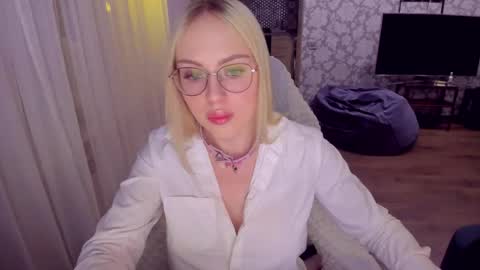 Snapshot of alinaocean chatting on 05.30.26 alinaocean online show from 05.30.26