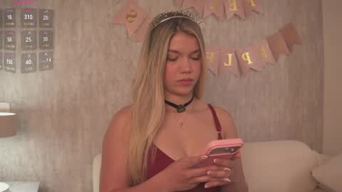 Snapshot of alisa_roldan chatting on 05.23.26 online show from 05.23.26