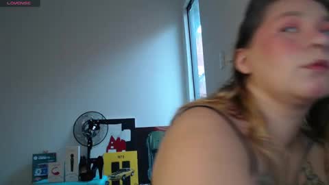Snapshot of alisa_u chatting on 10.12.25 alisa_u online show from 10.12.25