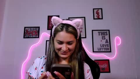 Snapshot of alisarossy chatting on 06.19.26 Alisa online show from 06.19.26