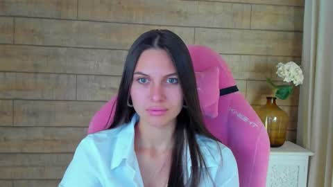 Snapshot of alisaversailles chatting on 10.05.25 AlisaVersailles online show from 10.05.25