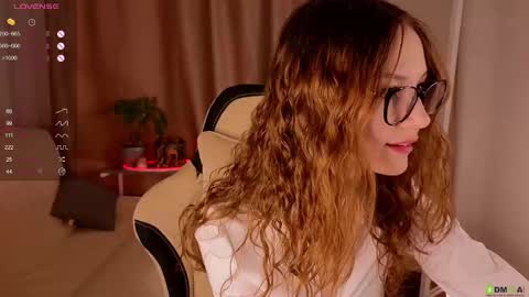 Snapshot of alisevine chatting on 01.28.25 Alisa online show from 01.28.25