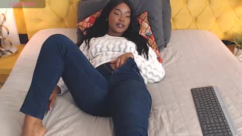 Snapshot of alishaweir chatting on 11.14.25 Luna online show from 11.14.25