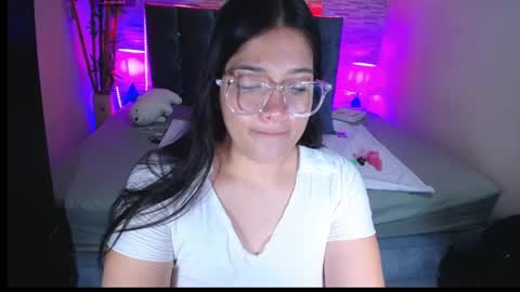 Snapshot of alison_girl22 chatting on 04.21.26 Alison online show from 04.21.26