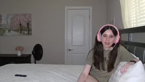 Snapshot of alisonfieldsxo chatting on 03.20.26 Alison Fields online show from 03.20.26