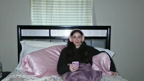 Snapshot of alisonfieldsxo chatting on 05.26.26 Alison Fields online show from 05.26.26