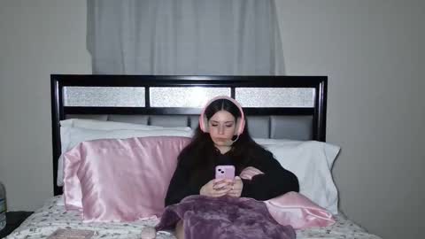 Snapshot of alisonfieldsxo chatting on 05.27.26 Alison Fields online show from 05.27.26