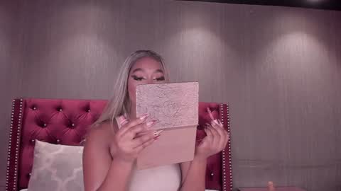 Alison Moon  online show from 01.16.25