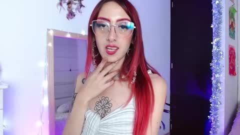 Snapshot of alissesallie_ chatting on 12.20.24 alissesallie_ online show from 12.20.24