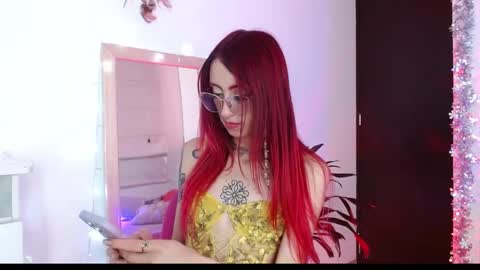 Snapshot of alissesallie_ chatting on 01.08.25 alissesallie_ online show from 01.08.25