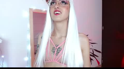Snapshot of alissesallie_ chatting on 01.11.25 alissesallie_ online show from 01.11.25