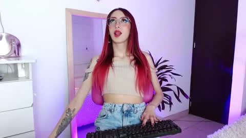 Snapshot of alissesallie_ chatting on 01.24.25 alissesallie_ online show from 01.24.25