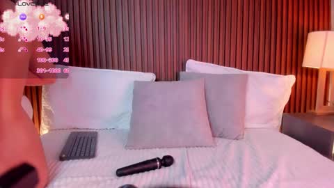 Snapshot of alisson_81 chatting on 11.14.25 alisson_81 online show from 11.14.25