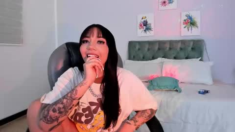 Snapshot of alisson__cortez chatting on 10.26.25 alisson__cortez online show from 10.26.25