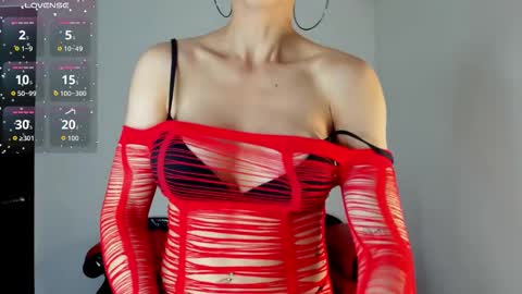 Alisson Domit  online show from 10.22.25