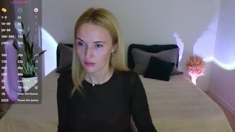 alisssarose online show from 10.18.25