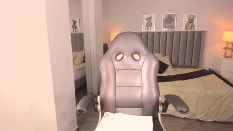 alix_18 online show from 09.21.25