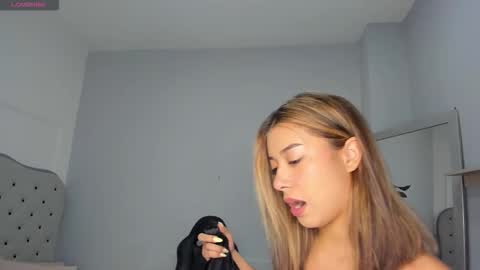 alix_18 online show from 10.08.25