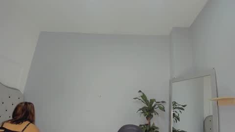 alix_18 online show from 10.25.25