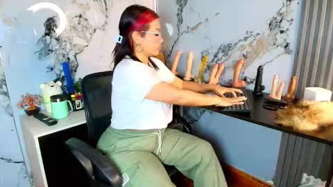 Snapshot of alixlong chatting on 02.08.26 Alix online show from 02.08.26