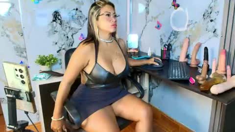 Snapshot of alixlong chatting on 07.29.26 Alix online show from 07.29.26