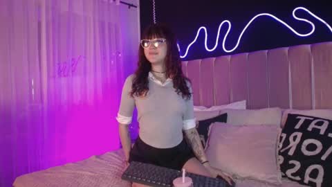 Snapshot of alixx_von_d chatting on 04.06.26 Ali online show from 04.06.26