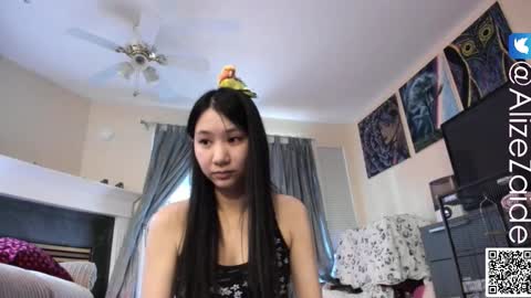 Alize Zaide online show from 10.31.25