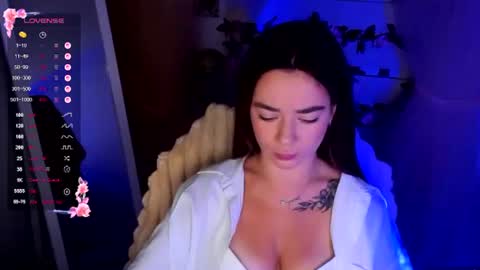 Snapshot of allana_dream chatting on 07.24.26 Allana online show from 07.24.26