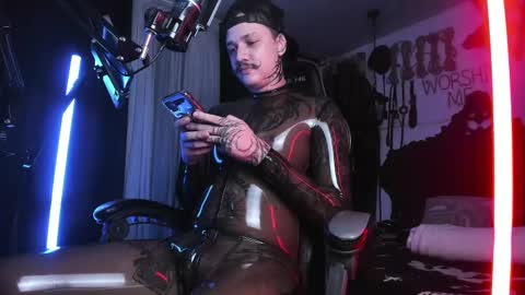   online show from 03.10.25