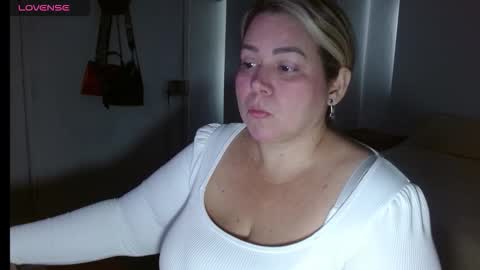 Snapshot of allegra_ferragamo chatting on 10.09.25 Ale online show from 10.09.25