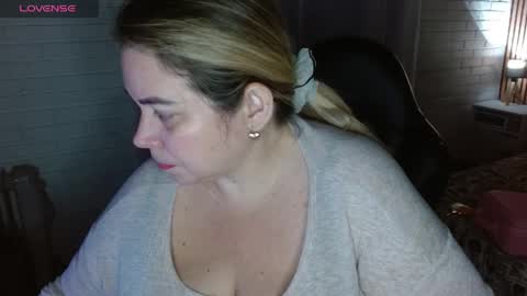 Snapshot of allegra_ferragamo chatting on 05.31.26 Ale online show from 05.31.26