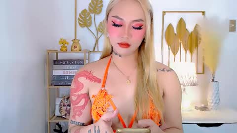 Snapshot of allena_anderson chatting on 12.21.24 Your Lovely Allena online show from 12.21.24