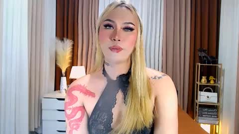 Snapshot of allena_anderson chatting on 01.22.25 Your Lovely Allena online show from 01.22.25