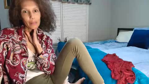 Snapshot of allgood4u chatting on 10.31.25 wishlist on bio online show from 10.31.25