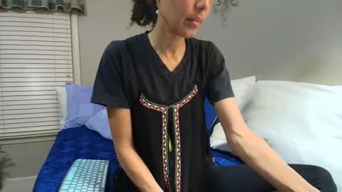 Snapshot of allgood4u chatting on 11.22.25 wishlist on bio online show from 11.22.25