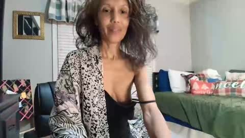 Snapshot of allgood4u chatting on 12.14.25 wishlist on bio online show from 12.14.25